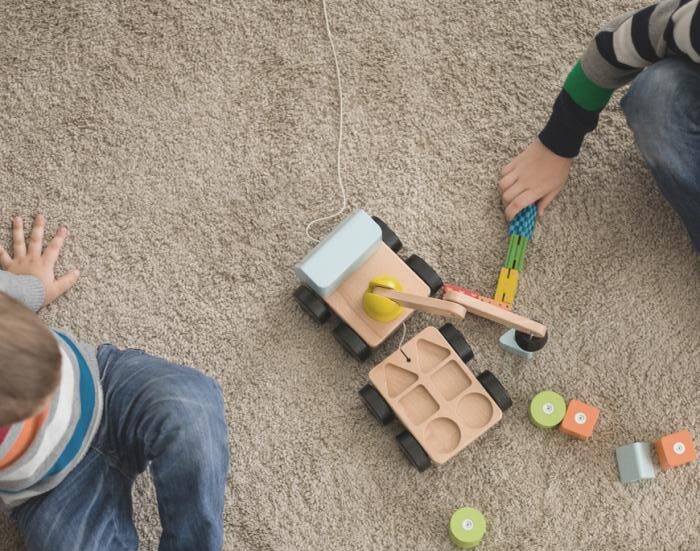 Carpets and carpet tiles